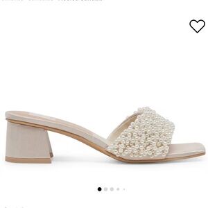 NEVER WORN Dolce Vita Women's Pearl Embellished Cream Sandals